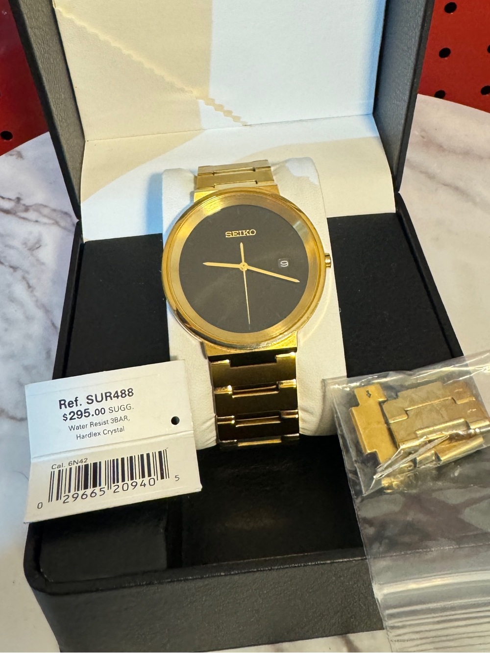 Seiko SUR488 Gold Quartz 40mm
Black Dial